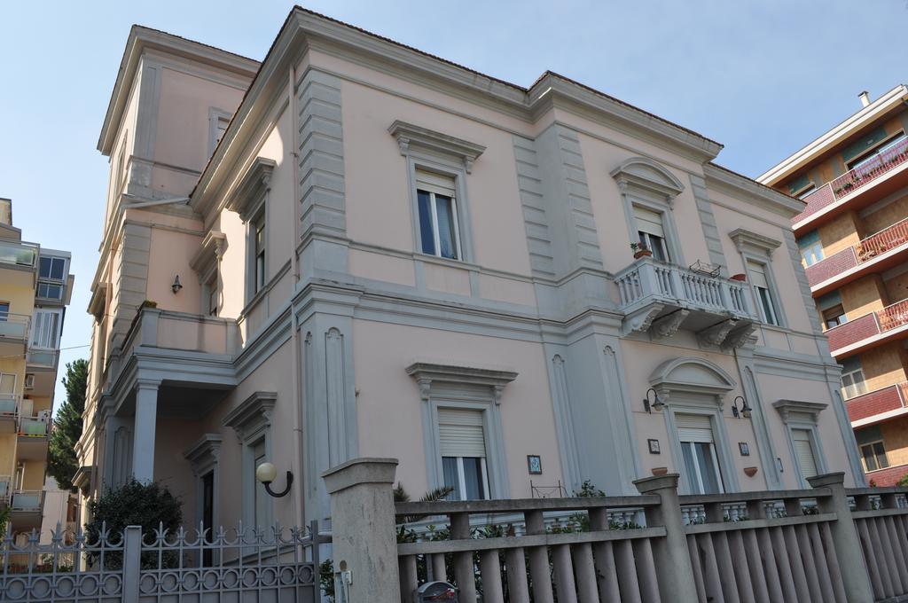 Villa L'Aurora Пескара Екстериор снимка
